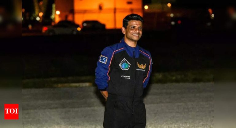 नवीन अंतराळ अध्यायांना प्रेरणा देणारे अंतराळवीर म्हणून माजी विद्यार्थ्यांच्या वैभवात एनडीए बास्क