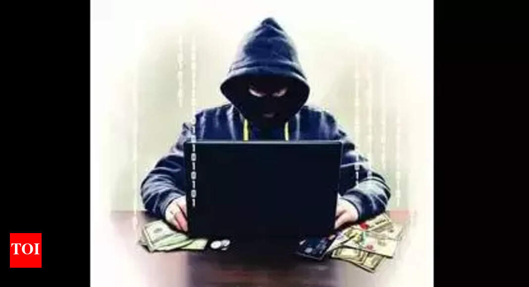 ऑनलाईन विमा फसवणूकीत शिक्षक 22,500 गमावले