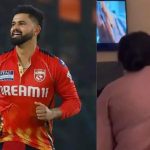 घड्याळ: श्रेयस अय्यर क्लीन गोलंदाजी! मुलांनी विकेट घेतल्यानंतर आई साजरा करते