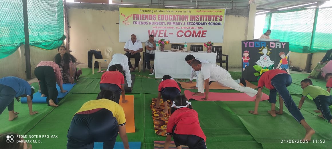फ्रेंड्स इंग्लिश मीडियम स्कूल मध्ये जागतिक योगा दिन