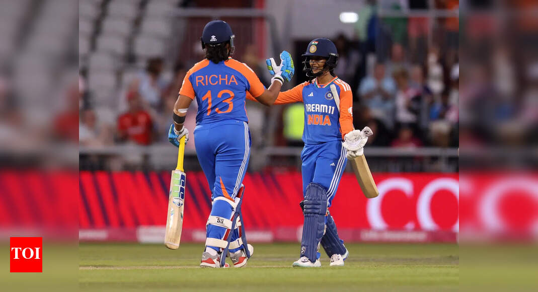 इंग्लंडमध्ये इंडिया महिला पहिल्या टी -२० मालिकेच्या विजयाची नोंद करतात; अनुपलब्ध 3-1 अशी आघाडी घ्या