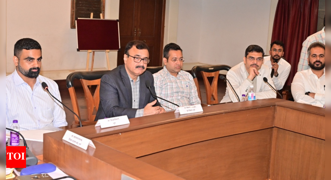 सर्व विभागांनी उद्योगांना सामोरे जाणा issues ्या समस्यांचे निराकरण करण्यासाठी समन्वय साधणे आवश्यक आहे: पुणे विभागीय आयुक्त