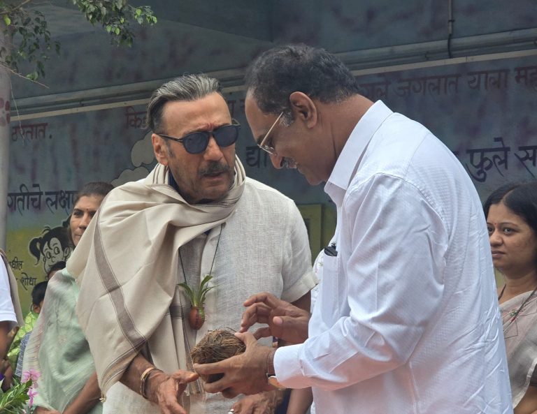 अभिनेता जॅकी श्रॉफ यांच्या हस्ते जैवविविधता उद्यान व पाण्याच्या टाकीचे भूमिपूजन