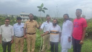 वाघोली पोलिसांचा पर्यावरण पूरक उपक्रम देवराई प्रकल्पात वृक्षारोपण 