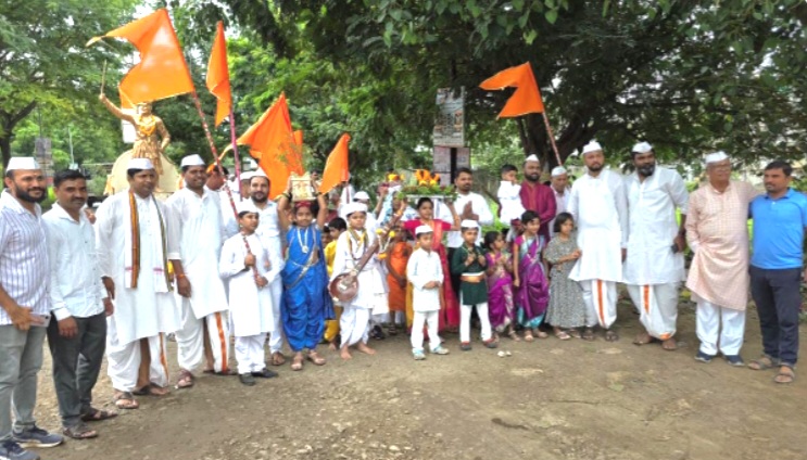 राधेश्वरी नगरी वाघोली येथे टाळ मृदुंगाच्या गजरात दिंडी उत्साहात