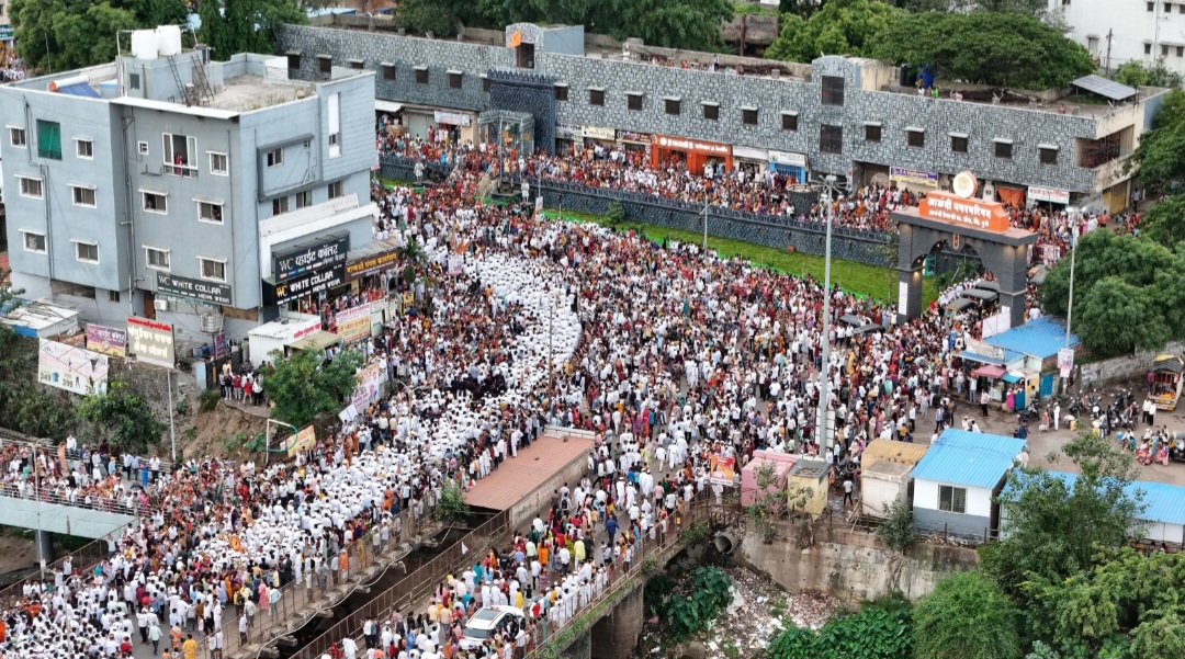 माऊलींचे जन्मोत्सव ७५० व्या वर्षा निमित्त  माऊलींचे मंदिरात संत तुकाराम महाराज संत पादुका भेट 