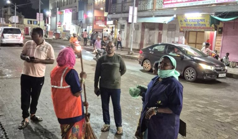 आळंदीत रात्रीस खेळ चाले:मुख्याधिकारी रात्री अचानक पाहणी दौऱ्यावर 