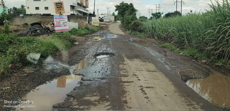 कोलवडी-मांजरी वर्दळीच्या रस्त्याचे रुंदीकरणासह नूतनीकरण करावे:सरपंच विनायक गायकवाड