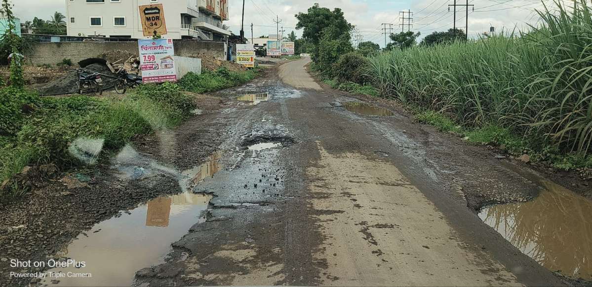 कोलवडी-मांजरी वर्दळीच्या रस्त्याचे रुंदीकरणासह नूतनीकरण करावे:सरपंच विनायक गायकवाड