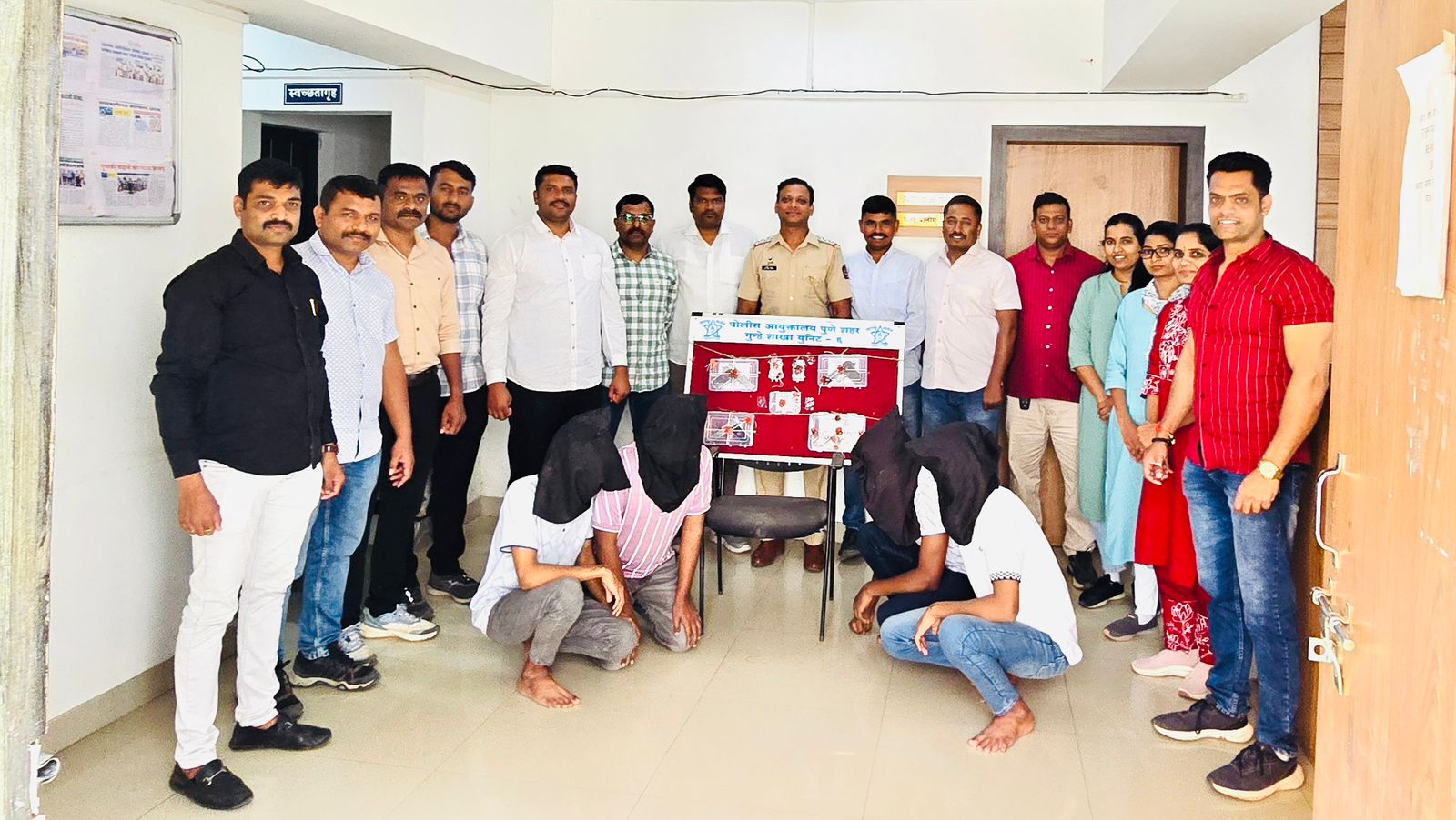 गंभीर गुन्हयांत जामीनावर असलेल्या आरोपी कडुन ४ पिस्तूल ५ जिवंत काडतुसे हस्तगत