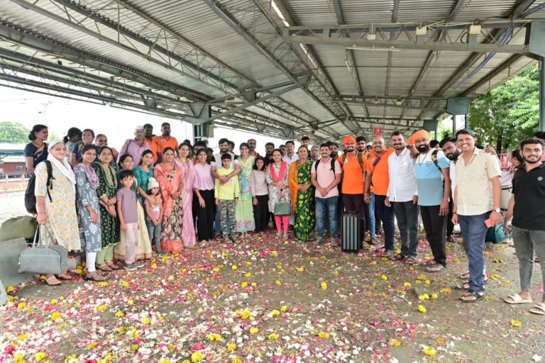 प्रफुल्ल शिवले यांची उज्जैन यात्रा उत्साहात 