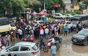 वाघोली-केसनंद रोडवर नागरिकांचे आंदोलन    वाहतूक कोंडी व रस्त्याच्या दुरावस्थेबाबत संताप