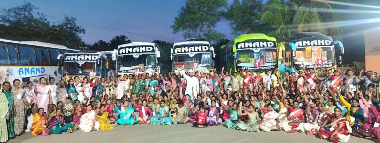 घृष्णेश्वर,औंढा नागनाथ,परळी वैजनाथ सह मोहटा देवी दर्शनाचा तुळापूरातील पाचशे भाविकांनी घेतला लाभ मारुती शिवले मित्र परिवाराचा मोफत धार्मिक उपक्रम