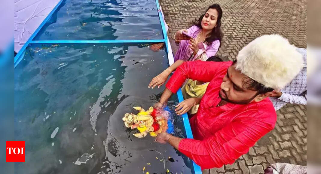 कास्बा गणपती मंडल विसर्जन टाक्यांमध्ये पाण्याची योग्य विल्हेवाट लावण्याची मागणी करतात