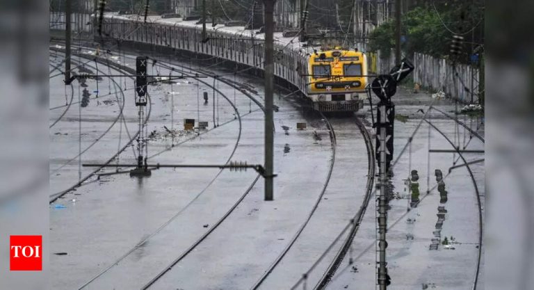 राज्य सरकारने पुणे-लोनावला तिसर्‍या आणि चौथ्या रेल्वे मार्गासाठी निधी मंजूर केला
