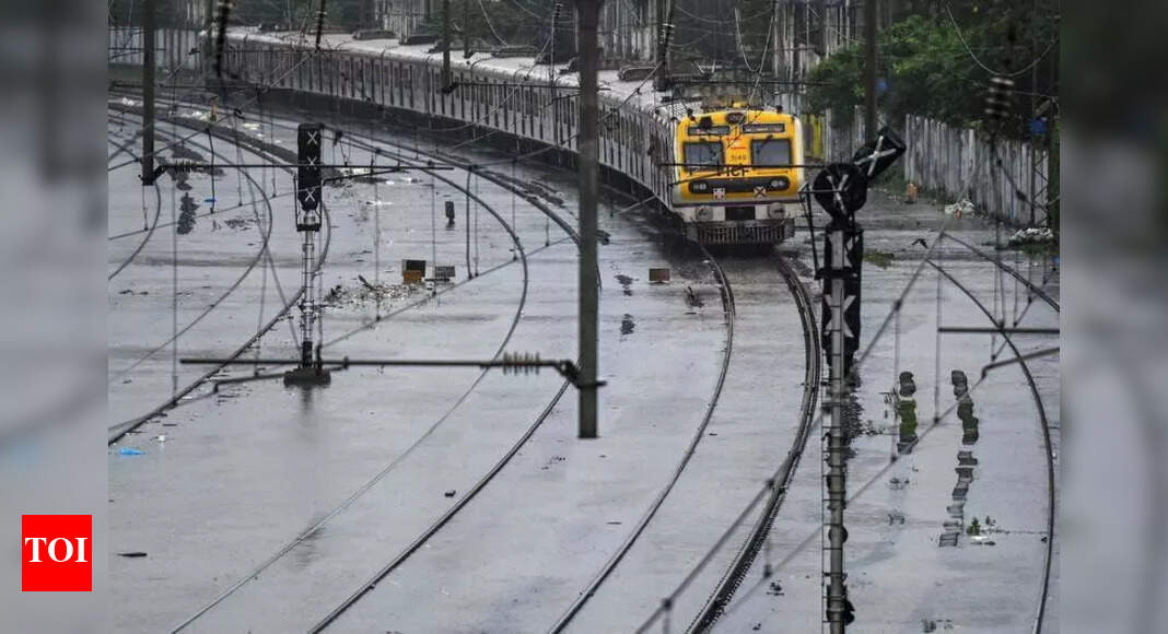 राज्य सरकारने पुणे-लोनावला तिसर्‍या आणि चौथ्या रेल्वे मार्गासाठी निधी मंजूर केला