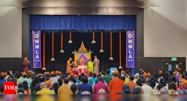 आमच्यात महाराष्ट्र मंडल मनाने गणेशोट्सव उत्सव आयोजित करतात