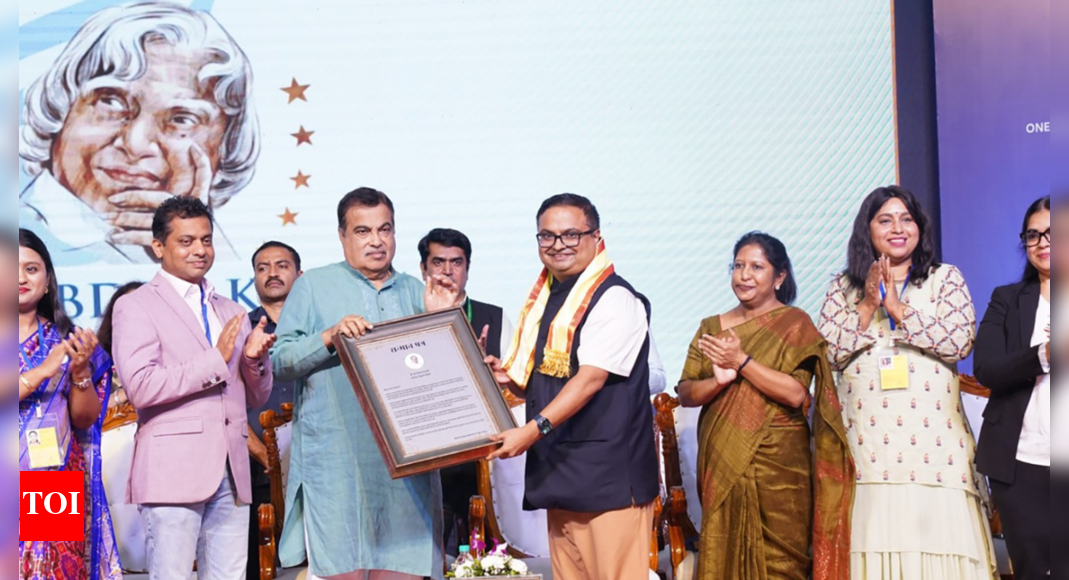 इंधन दीक्षांत नितीन गडकरी म्हणतात की, कौशल्य विकास हे भारत स्वावलंबी बनवण्याची गुरुकिल्ली आहे.