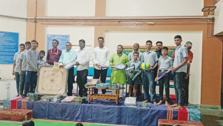 बी जे एस विद्यालयामध्ये गरजू विद्यार्थ्यांना शालेय साहित्य वाटप