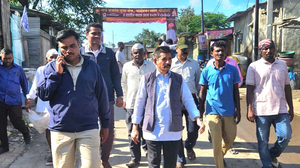 वाघोलीतील दगडखाण कामगार वस्त्यांतील समस्यांबाबत मनपा अधिकाऱ्यांची पाहणी