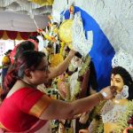 सिंदूर चेला सर्वसमावेशकतेचे चित्र रंगविते, समुदायांना एकत्र करते