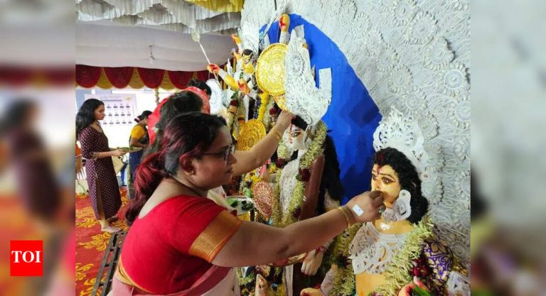 सिंदूर चेला सर्वसमावेशकतेचे चित्र रंगविते, समुदायांना एकत्र करते