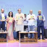 थारूर म्हणतात, उदार कला आपल्याला अतिरेकीपणापासून वाचवू शकतात