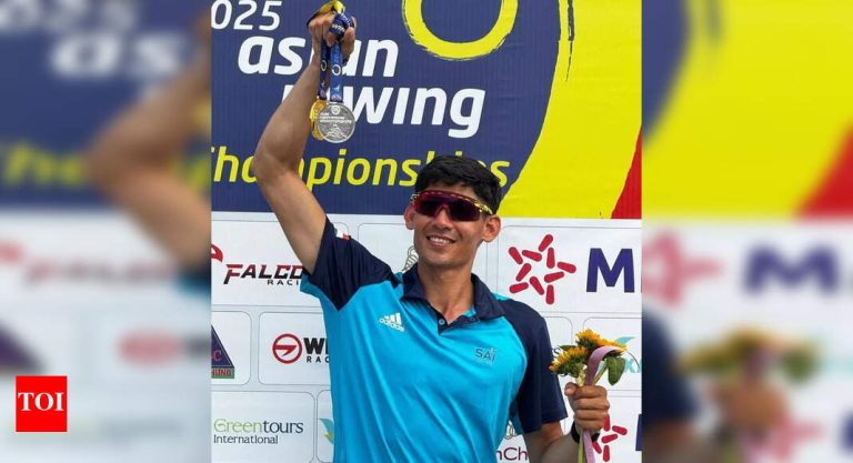 रोवर त्यागीने आशियाई चॅम्पियनशिपमध्ये सुवर्ण आणि रौप्यपदक मिळवले आहे