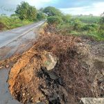 सोलापूर महामार्ग ते पुणे नगर महामार्गाला जोडणाऱ्या रस्त्याची अत्यंत दयनीय अवस्था रयत शेतकरी संघटना आंदोलनाच्या तयारीत