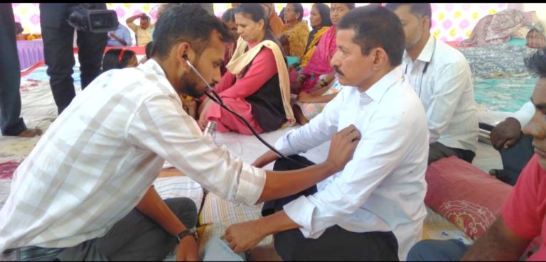 सत्याग्रहातांची प्रकृती खालावली आंदोलकांचा रास्ता रोकोचा इशारा