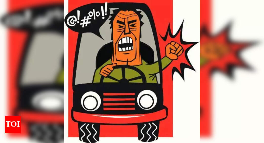 रस्त्यावर गोंधळ घातला, पोलिसांना शिवीगाळ केल्याप्रकरणी 6 जणांना अटक | पुणे बातम्या