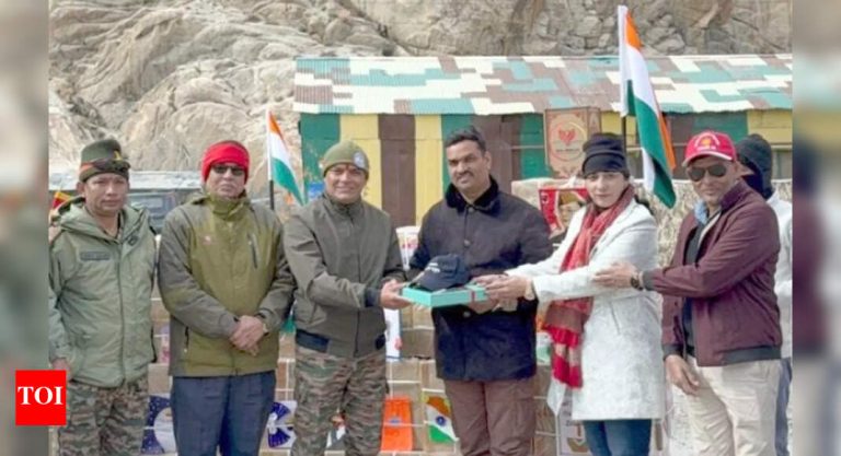 ‘सियाचीन येथील घरची चव’: आधार सोशल ट्रस्ट इनिशिएटिव्हच्या माध्यमातून दिवाळीचे स्वादिष्ट पदार्थ, संदेश सैनिकांपर्यंत पोहोचतात