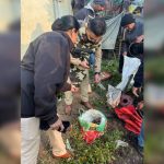 पुणे पोलिसांनी एमपी गावात बंदुक बनवणाऱ्या युनिटवर छापा टाकला