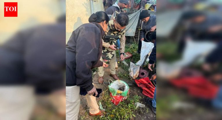 पुणे पोलिसांनी एमपी गावात बंदुक बनवणाऱ्या युनिटवर छापा टाकला