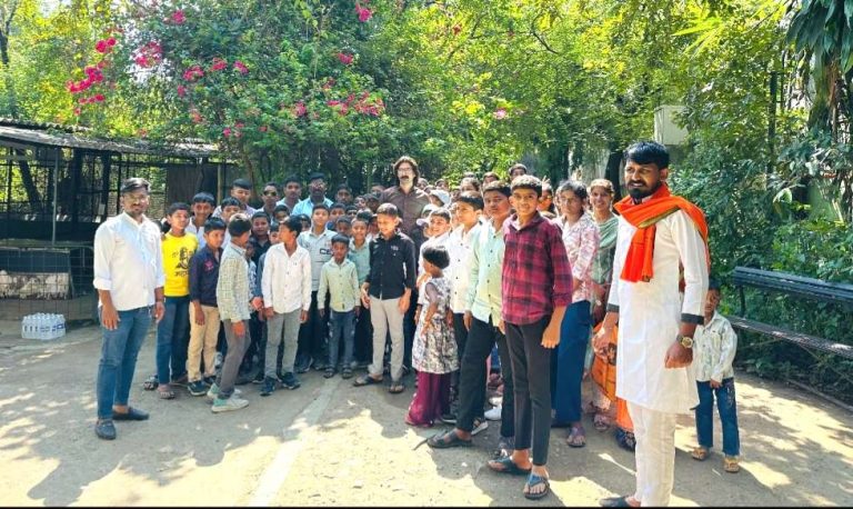 लोणीकंद–पेरणे गटातील लहान मुलांसाठी कात्रज सर्पोद्यान पाहण्यासाठी सहल