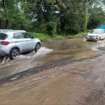 पेरणेफाटा ते पिंपरी सांडस रस्त्याची दुर्दशा प्रवास करणे मुश्किल रस्त्याला ओढ्याचे स्वरूप