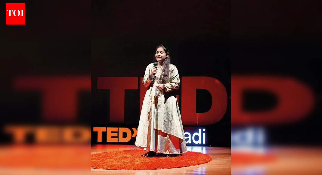 बस्ती ते TEDx: लोहेगाव किशोर तिची कविता मंचावर घेऊन जाते
