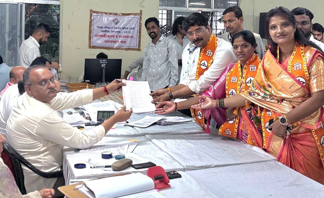 लोणीकंद पेरणे जि प गटातून योगेश झुरुंगे यांचा उमेदवारी अर्ज दाखल