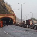 प्रोपीलीन गॅस टँकर अपघातानंतर 16 तासांनी पुणे-मुंबई द्रुतगती मार्ग ठप्प; अधिकारी पर्यायी मार्गांचा सल्ला देतात