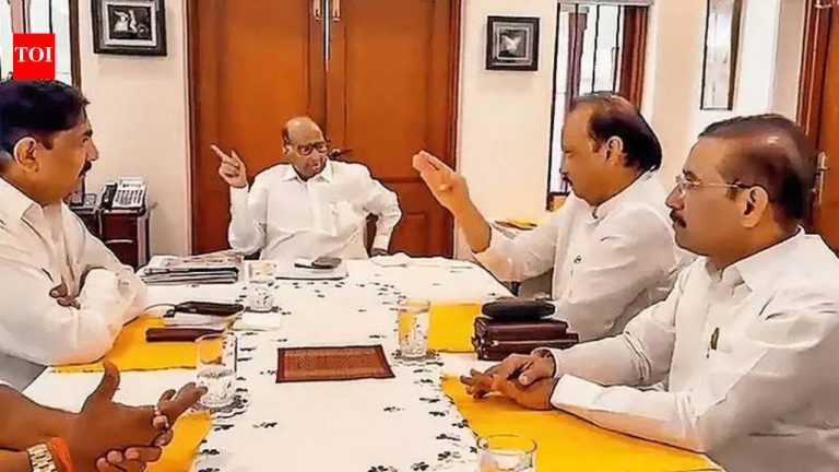 पवार कुटुंबातील ताणतणावात राष्ट्रवादीतील विलीनीकरणाची चर्चा रखडली आहे