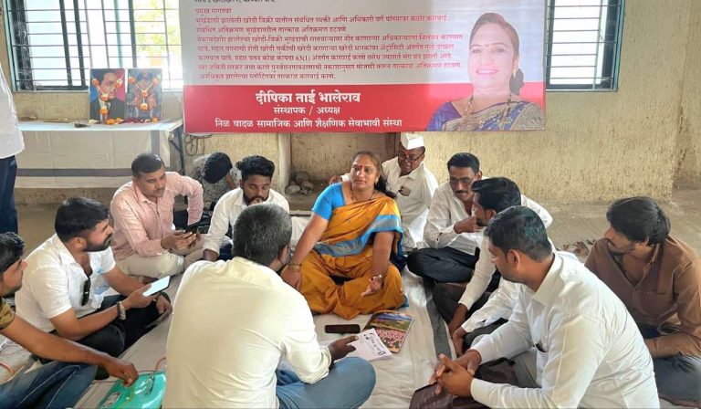 आपटी मधील जमीन गैरव्यवहार विरोधात दीपिका भालेराव यांनी उपसले उपोषणाचे शस्त्र
