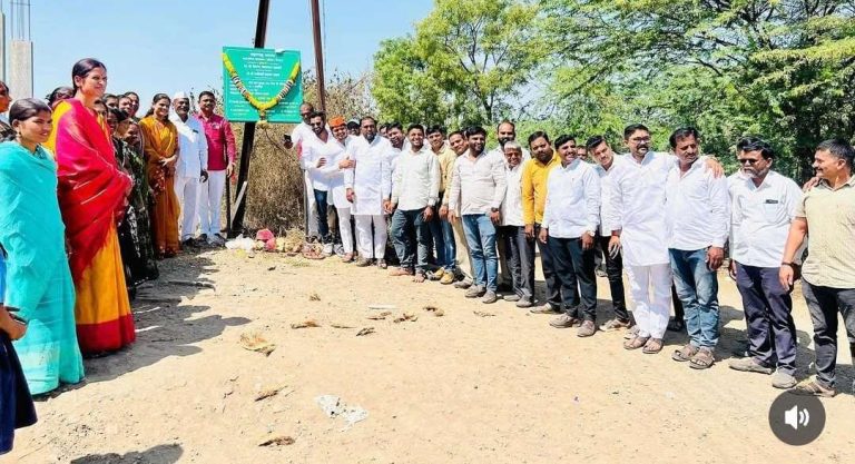 लोणीकंद पेरणे जि प गटात जि प सदस्य पै किरण साकोरे यांनी चालू केली विकास कामे