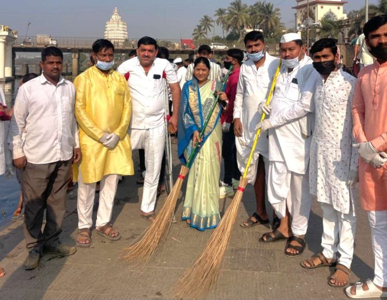 आळंदी येथे इंद्रायणी घाटावर स्वच्छता इंद्रायणी आरती उत्साहात