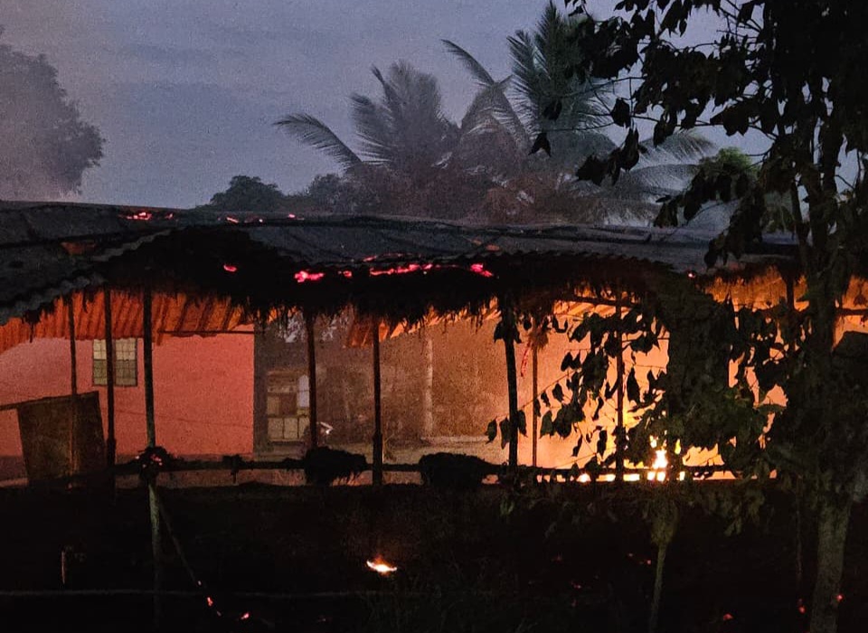 तुळापूर मध्ये बैलांचा गोठा पेटला दोन बैल एक घोडीला अग्नि समाधी शेतकऱ्याचे मोठे नुकसान 
