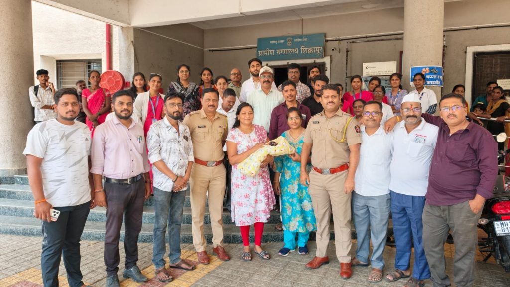शिक्रापुरात नदीकाठी सोडले नवजात बालक शिक्रापूर पोलीस व पत्रकाराच्या सतर्कतेने बालकाला नवजीवन
